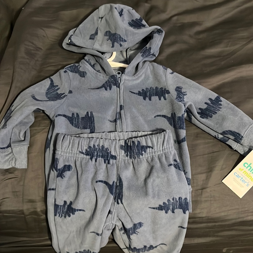 Carters baby boy size 3-6MONTHS